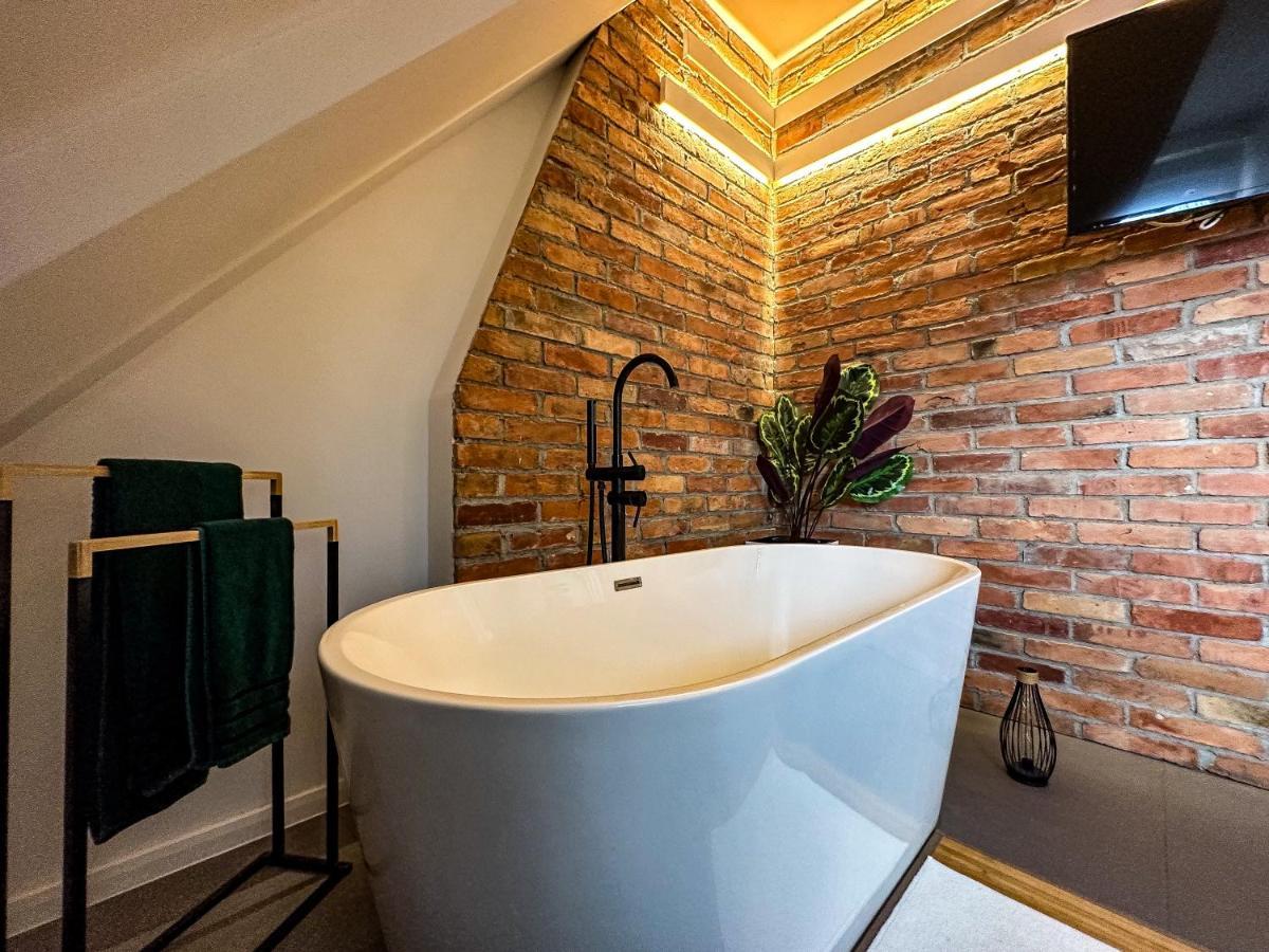 Zielone Fotele Starowka Apartment