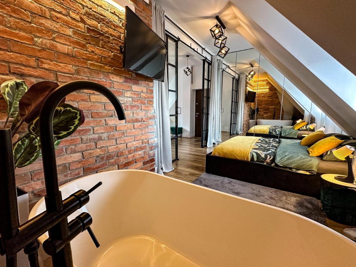 Zielone Fotele Starowka Apartment Allenstein
